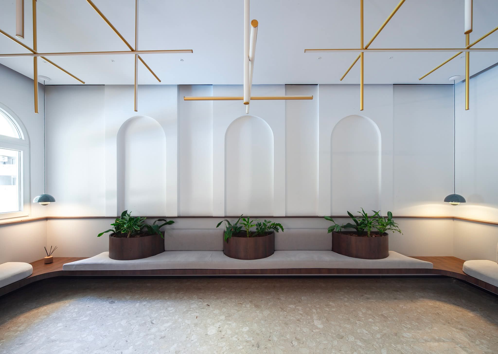 Lobby & Restaurant